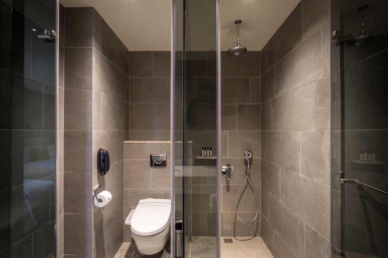 فندق بارك لييز كاوشيونغ المظهر الخارجي الصورة A shower room in a hotel